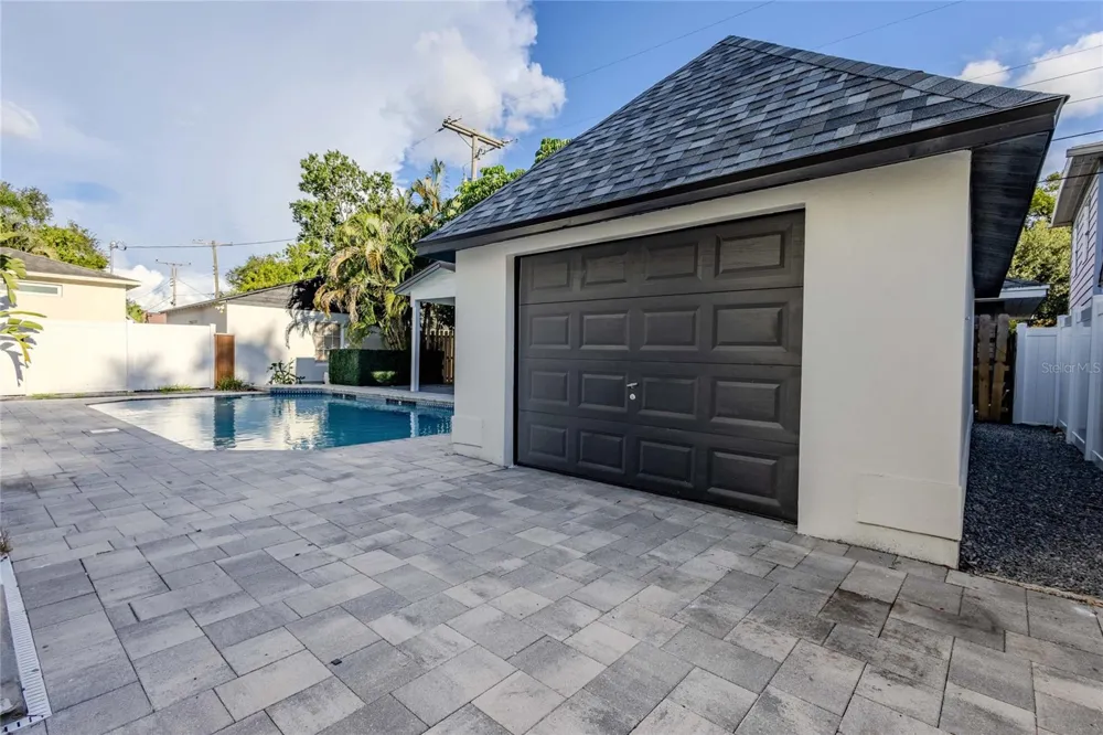 2802 W MORRISON AVENUE Tampa, FL 33629
