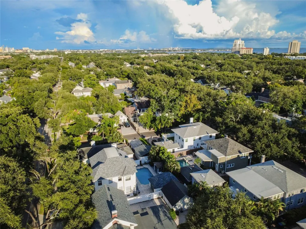 2802 W MORRISON AVENUE Tampa, FL 33629