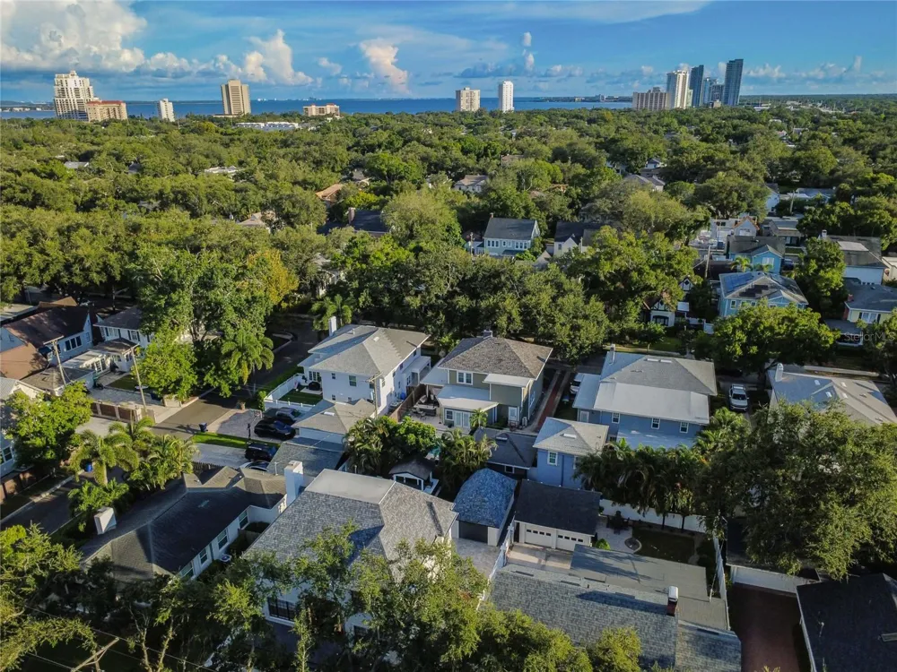 2802 W MORRISON AVENUE Tampa, FL 33629