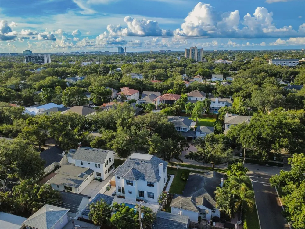 2802 W MORRISON AVENUE Tampa, FL 33629