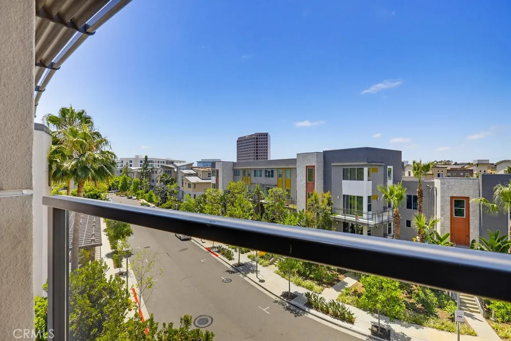 402 Rockefeller #406 Irvine, CA 92612