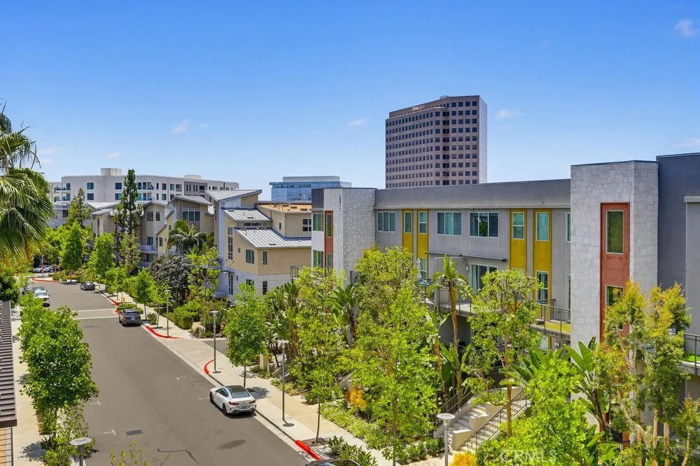 402 Rockefeller #406 Irvine, CA 92612
