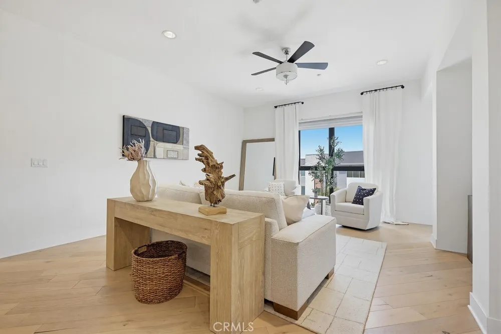 402 Rockefeller #406 Irvine, CA 92612