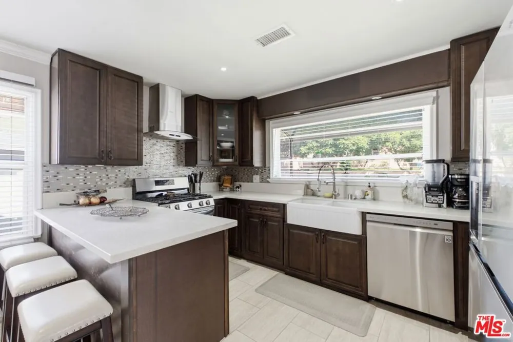 332 E Plymouth Street Inglewood, CA 90302