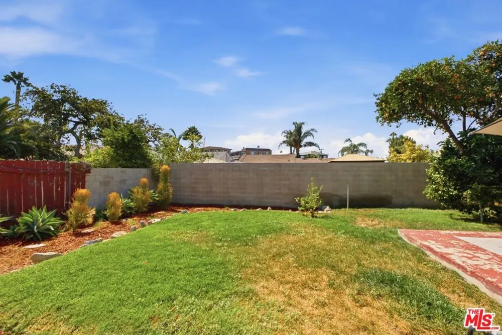 332 E Plymouth Street Inglewood, CA 90302