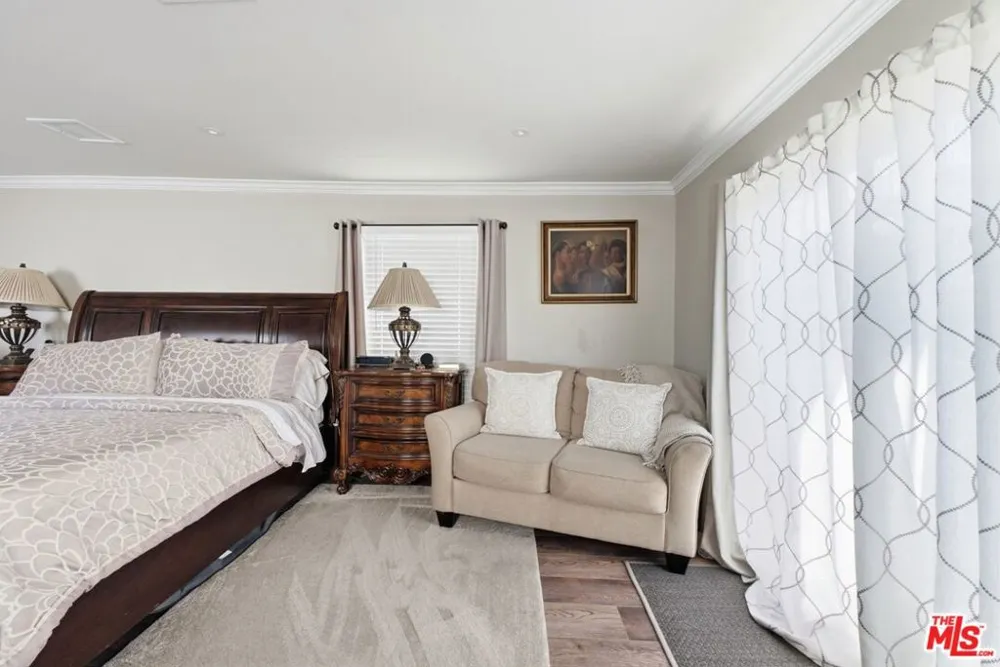 332 E Plymouth Street Inglewood, CA 90302