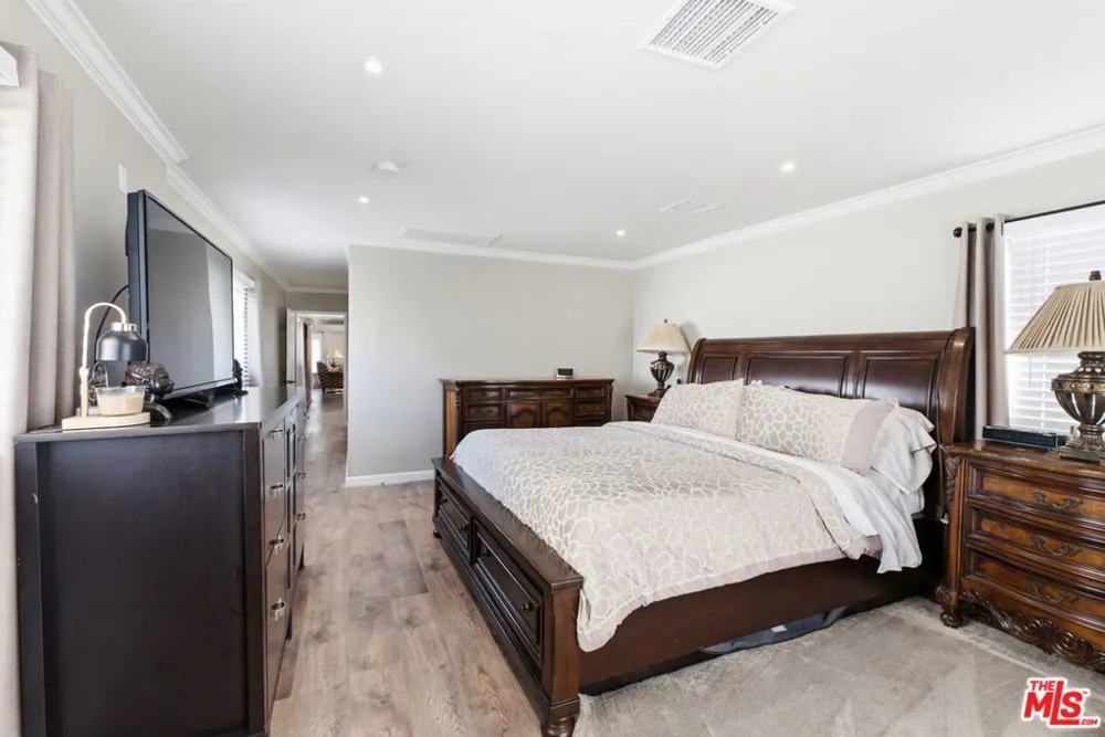 332 E Plymouth Street Inglewood, CA 90302