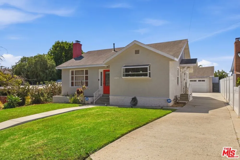 332 E Plymouth Street Inglewood, CA 90302