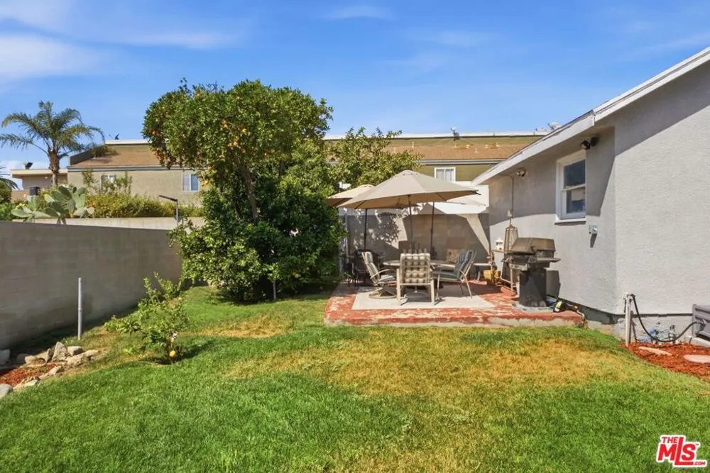 332 E Plymouth Street Inglewood, CA 90302