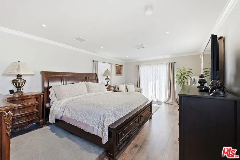332 E Plymouth Street Inglewood, CA 90302