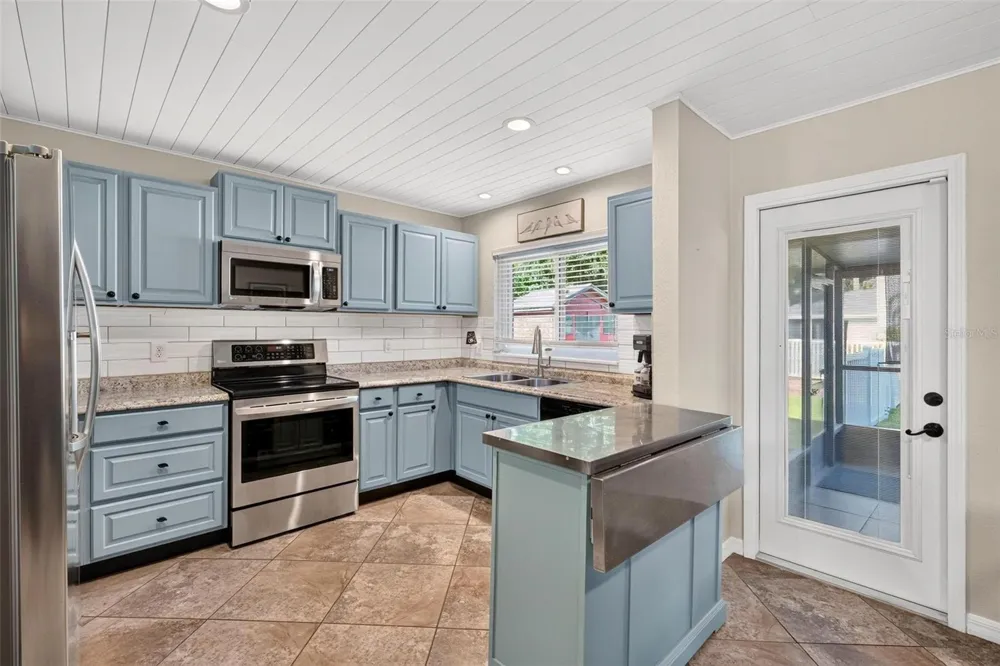 8106 SPRING DRIVE Yalaha, FL 34797