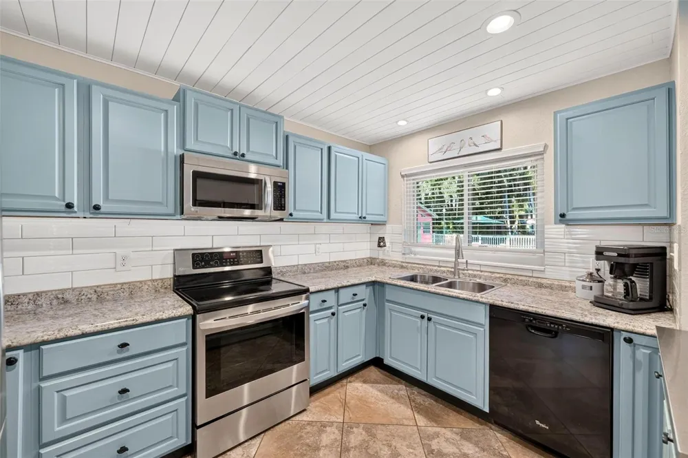 8106 SPRING DRIVE Yalaha, FL 34797