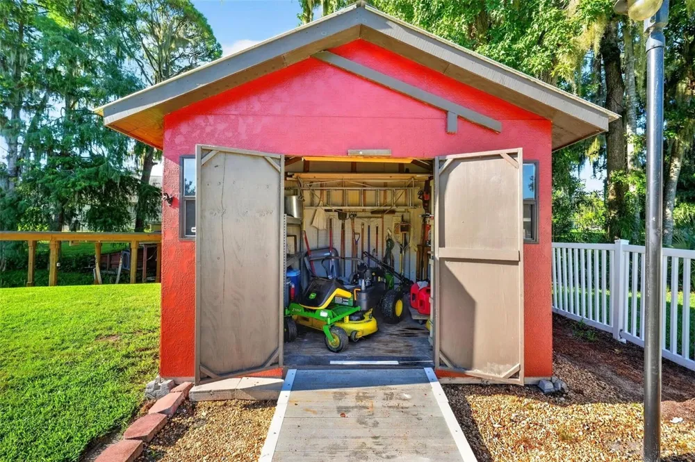 8106 SPRING DRIVE Yalaha, FL 34797