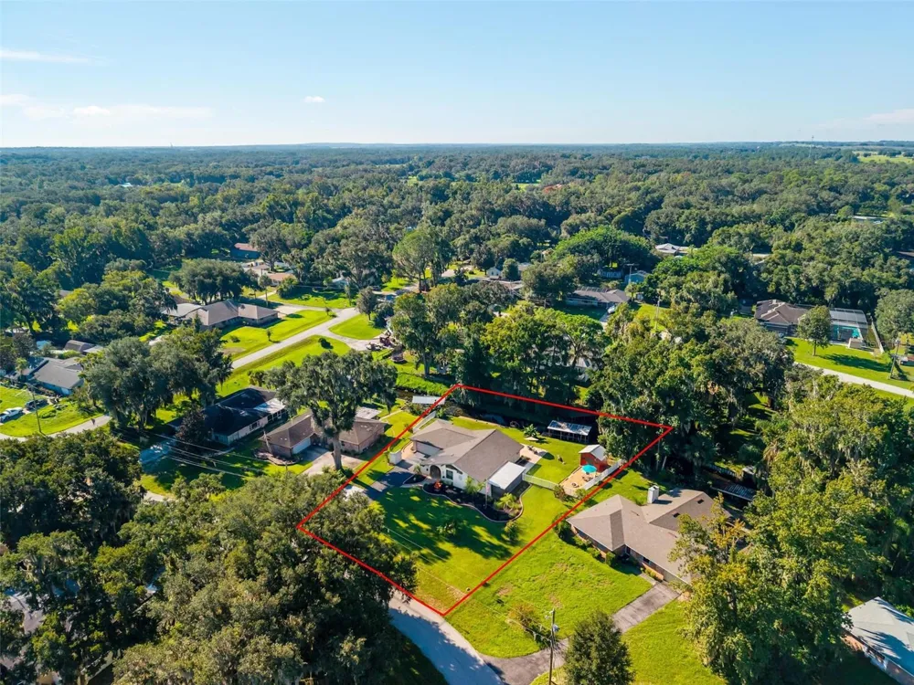 8106 SPRING DRIVE Yalaha, FL 34797