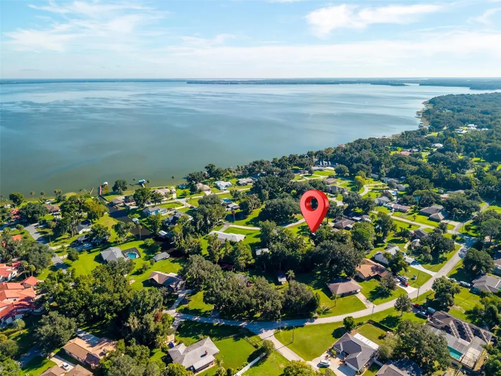 8106 SPRING DRIVE Yalaha, FL 34797