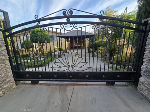 2138 W west Lincoln