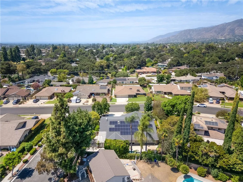 134 Whispering Oaks Glendora, CA 91741