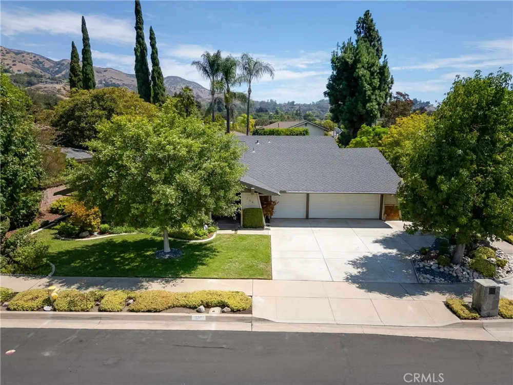 134 Whispering Oaks Glendora, CA 91741