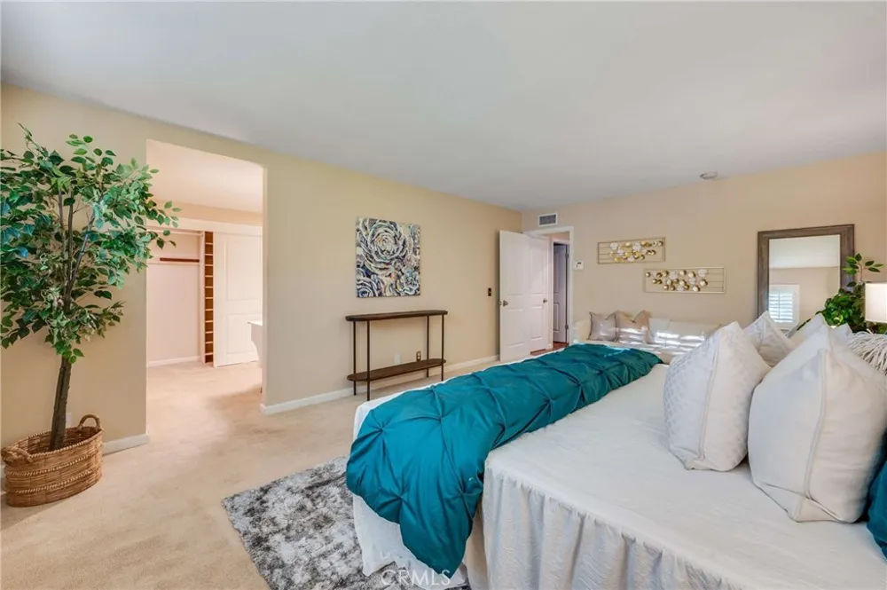 134 Whispering Oaks Glendora, CA 91741