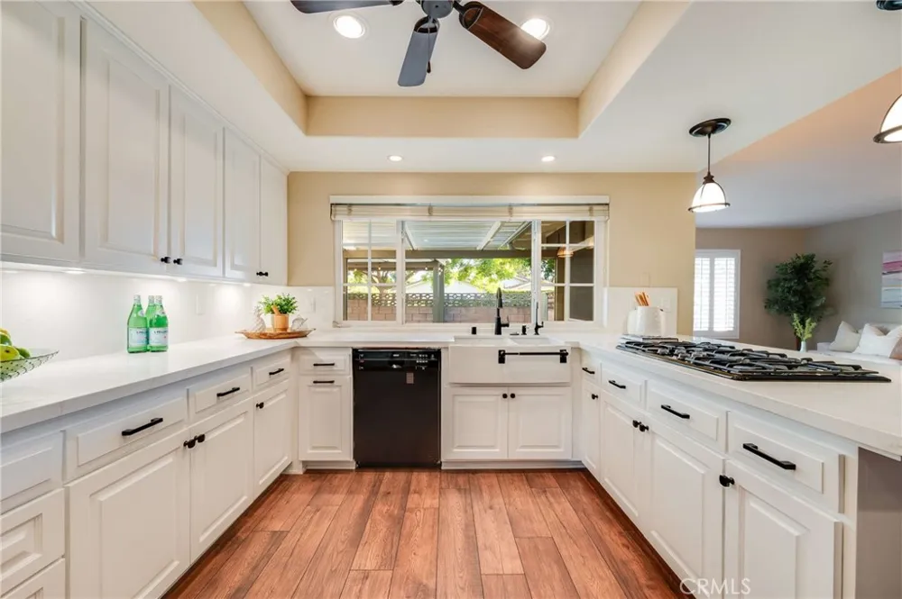 134 Whispering Oaks Glendora, CA 91741