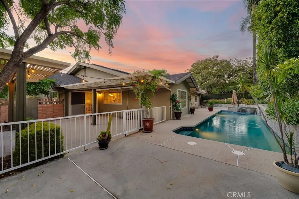 134 Whispering Oaks Glendora, CA 91741