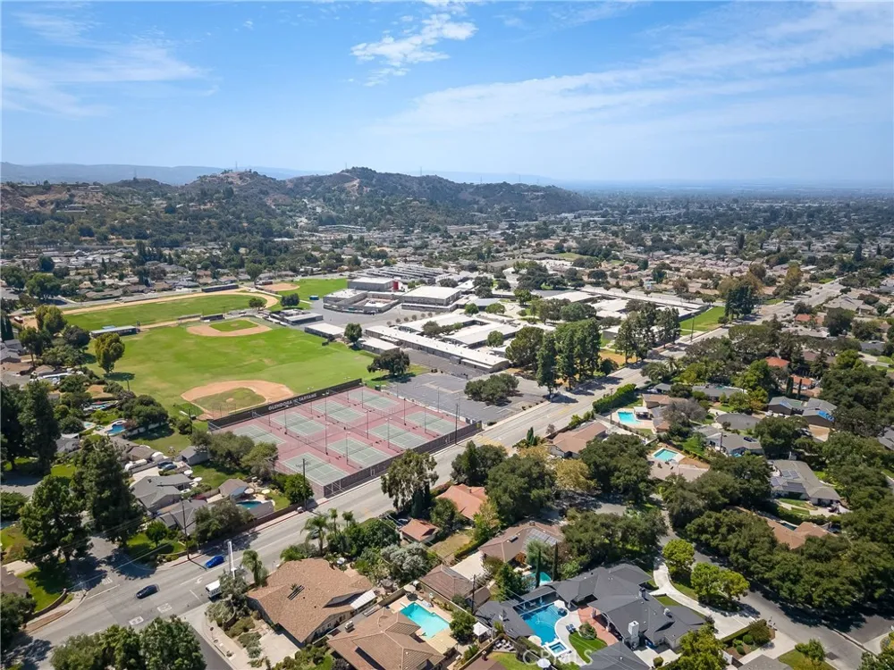 134 Whispering Oaks Glendora, CA 91741