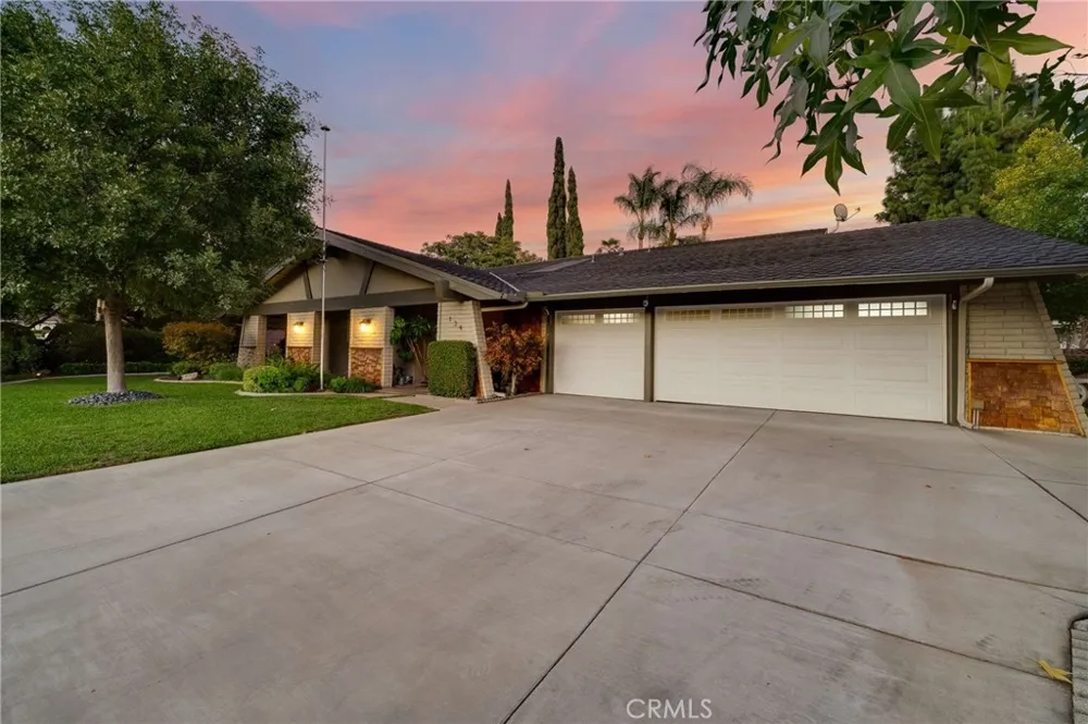 134 Whispering Oaks Glendora, CA 91741
