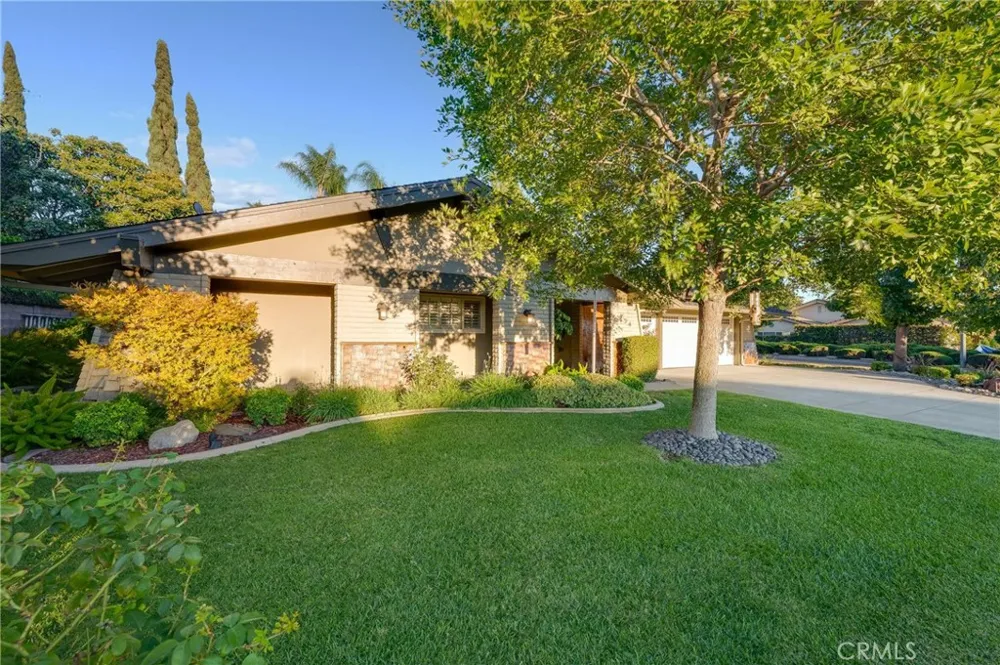 134 Whispering Oaks Glendora, CA 91741