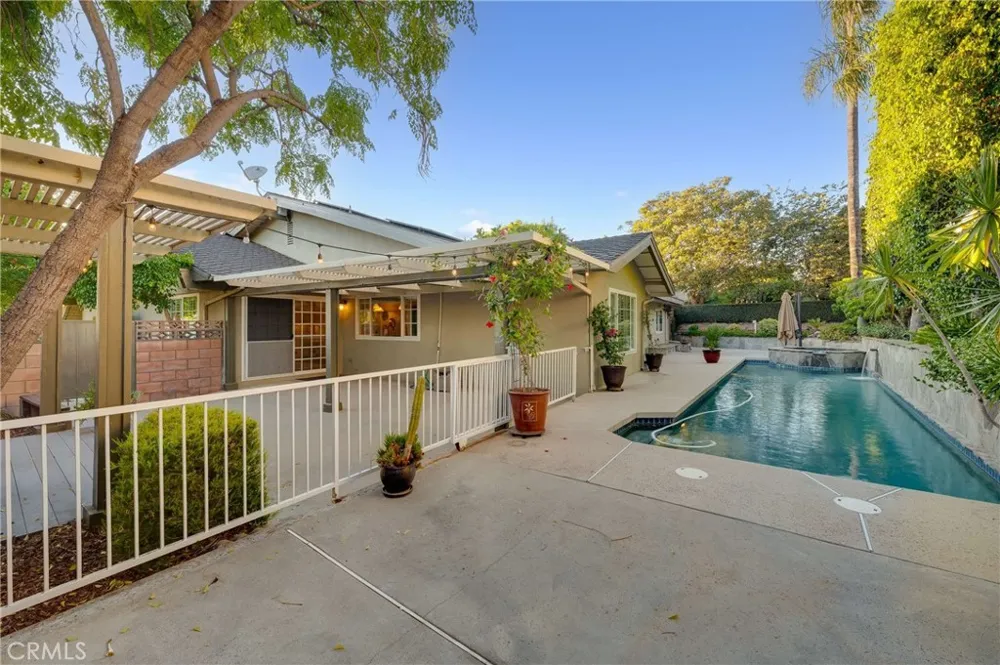 134 Whispering Oaks Glendora, CA 91741