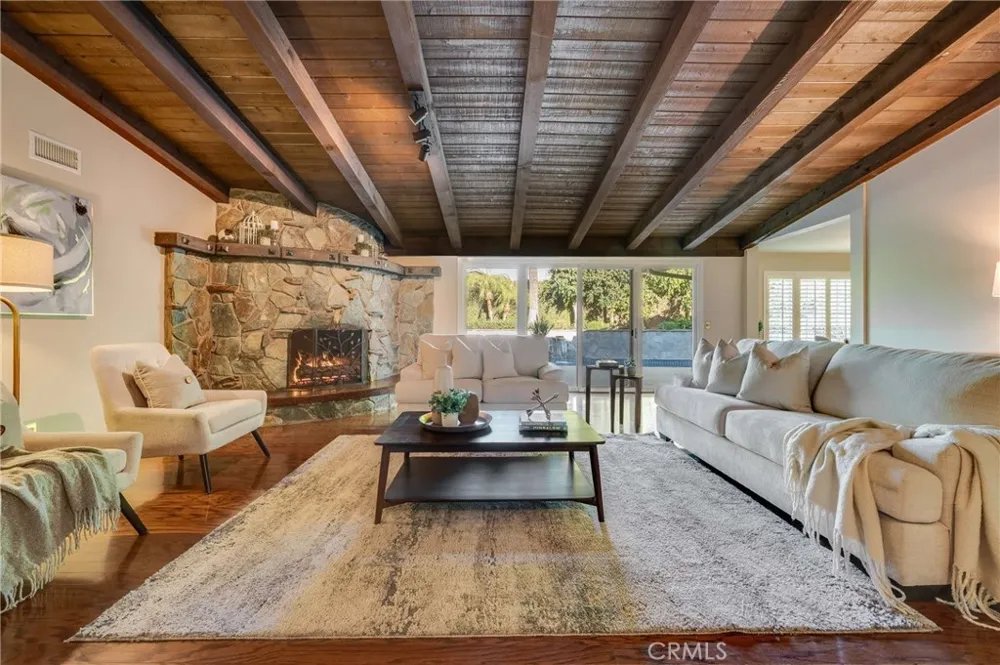 134 Whispering Oaks Glendora, CA 91741