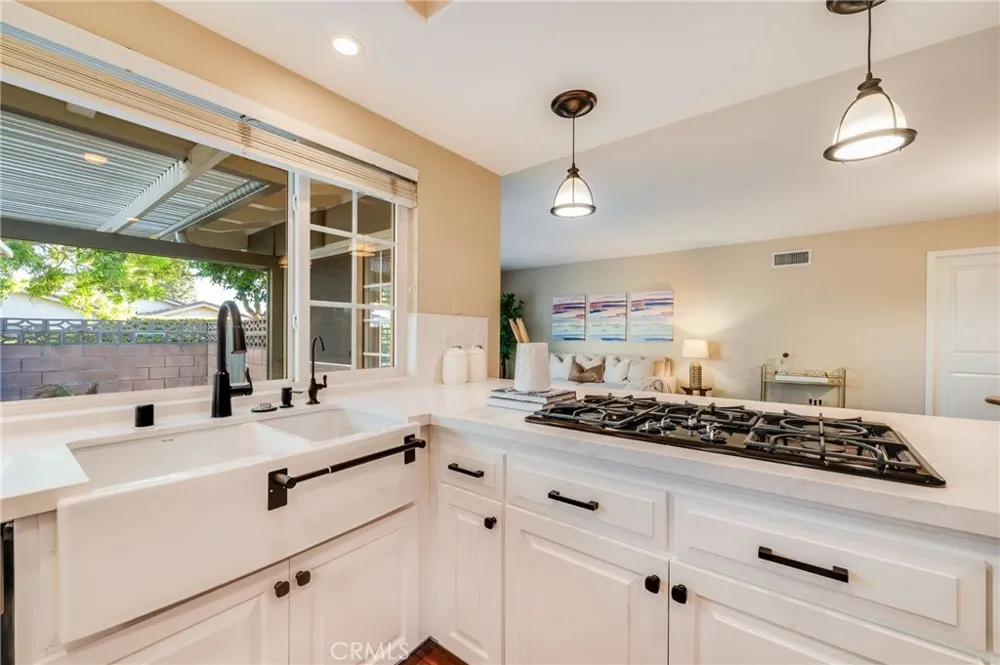 134 Whispering Oaks Glendora, CA 91741