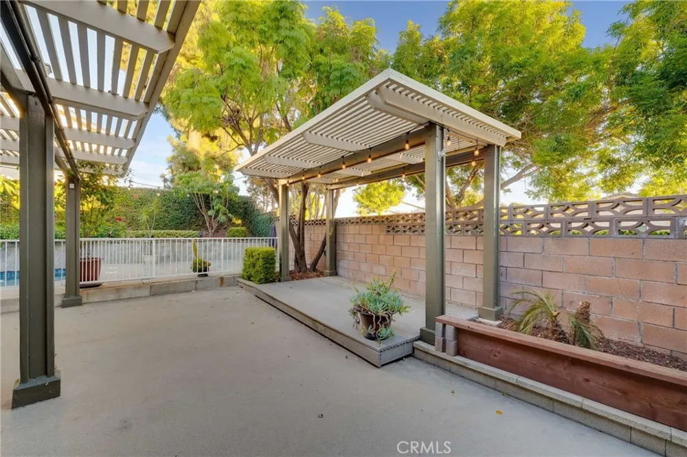 134 Whispering Oaks Glendora, CA 91741