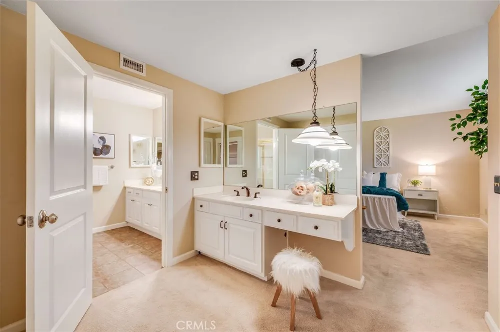 134 Whispering Oaks Glendora, CA 91741