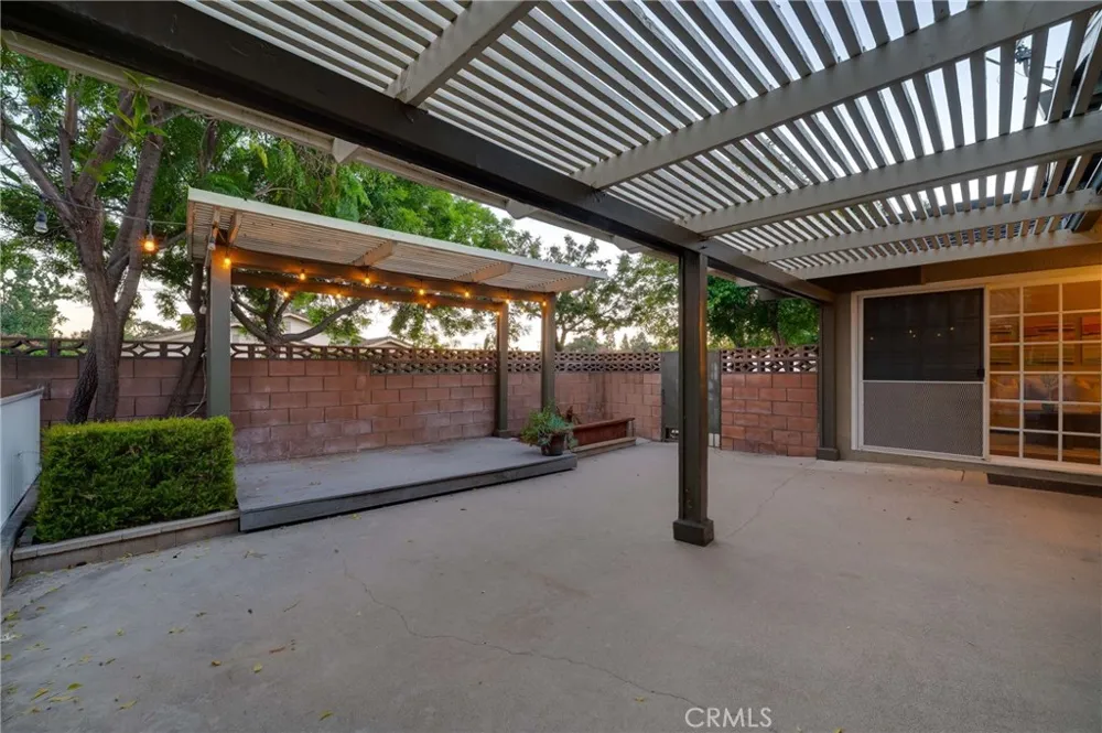 134 Whispering Oaks Glendora, CA 91741
