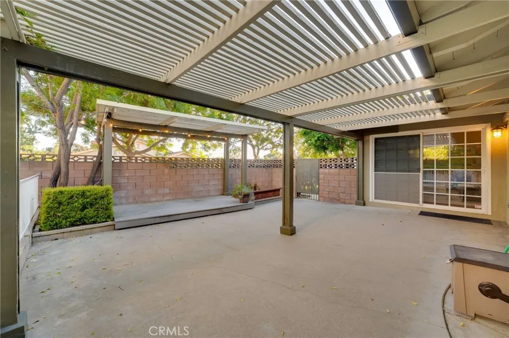 134 Whispering Oaks Glendora, CA 91741