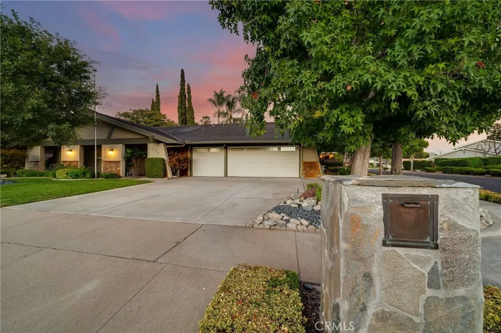 134 Whispering Oaks Glendora, CA 91741