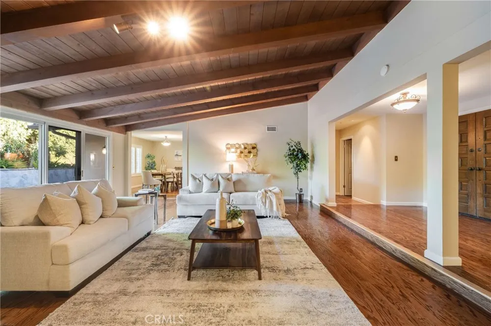 134 Whispering Oaks Glendora, CA 91741