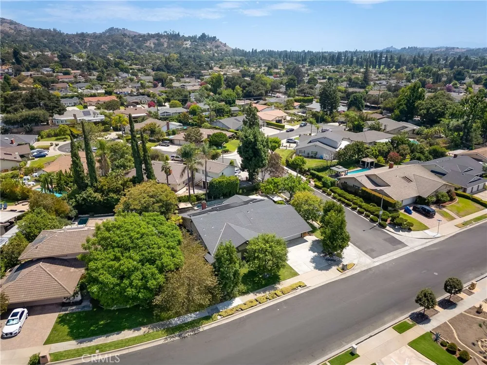 134 Whispering Oaks Glendora, CA 91741