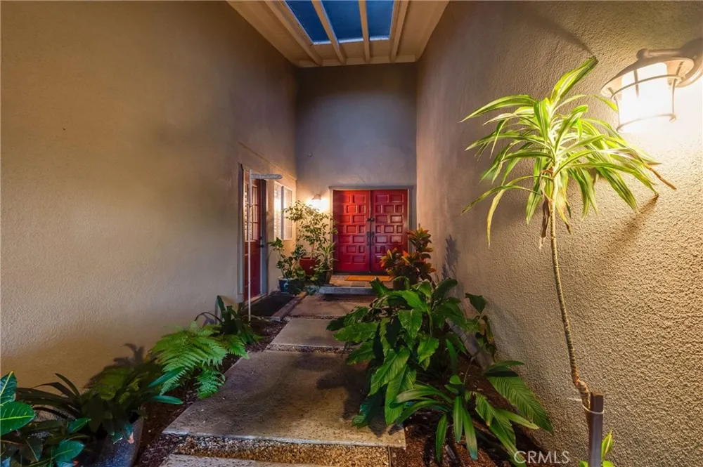 134 Whispering Oaks Glendora, CA 91741