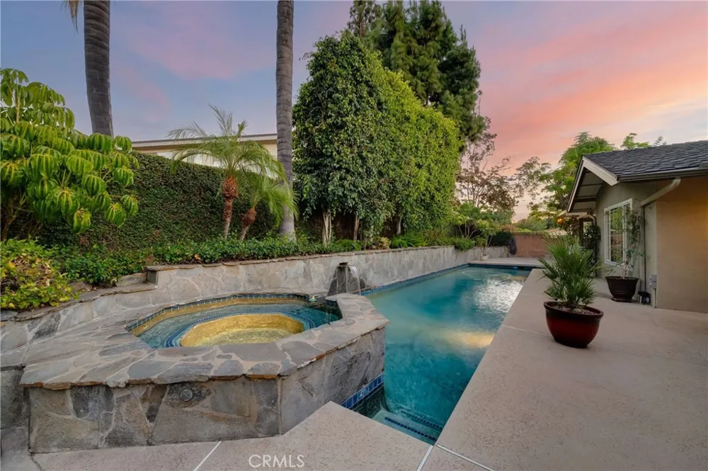 134 Whispering Oaks Glendora, CA 91741