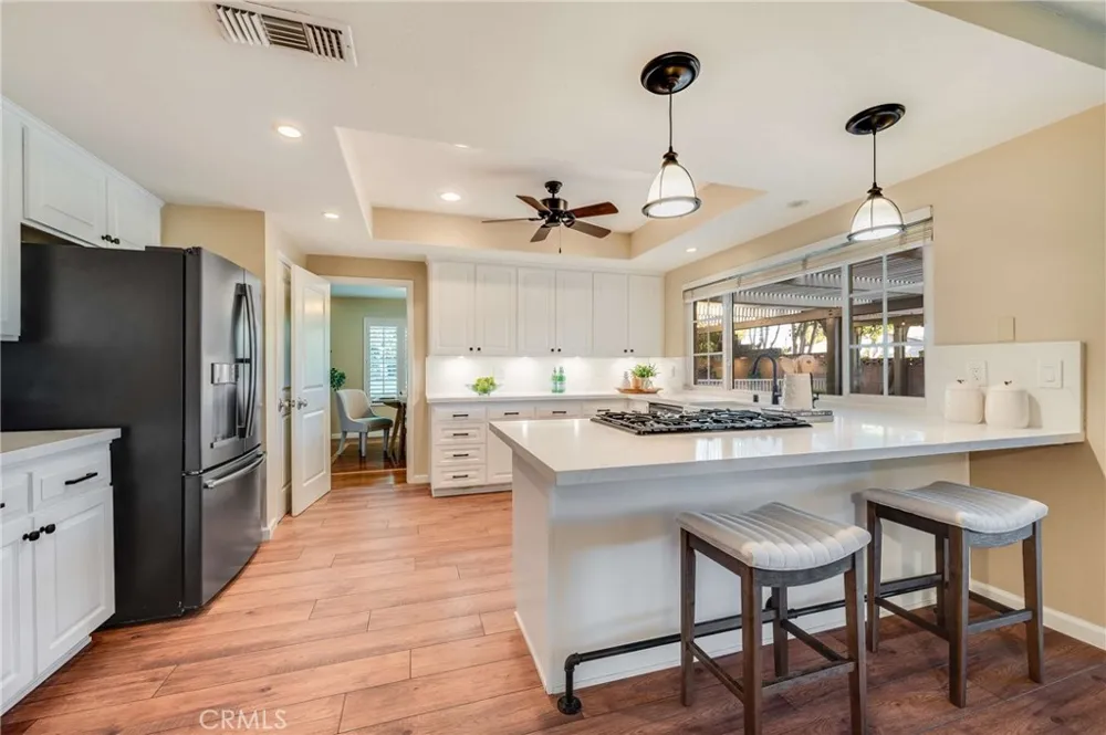 134 Whispering Oaks Glendora, CA 91741