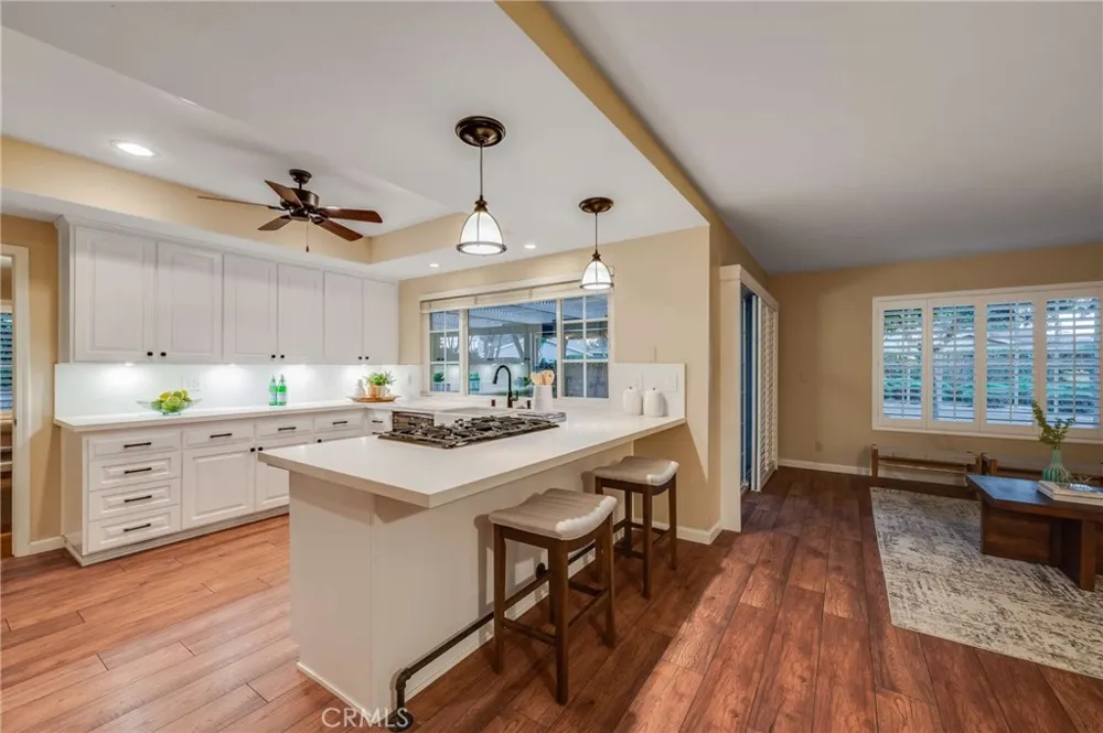 134 Whispering Oaks Glendora, CA 91741