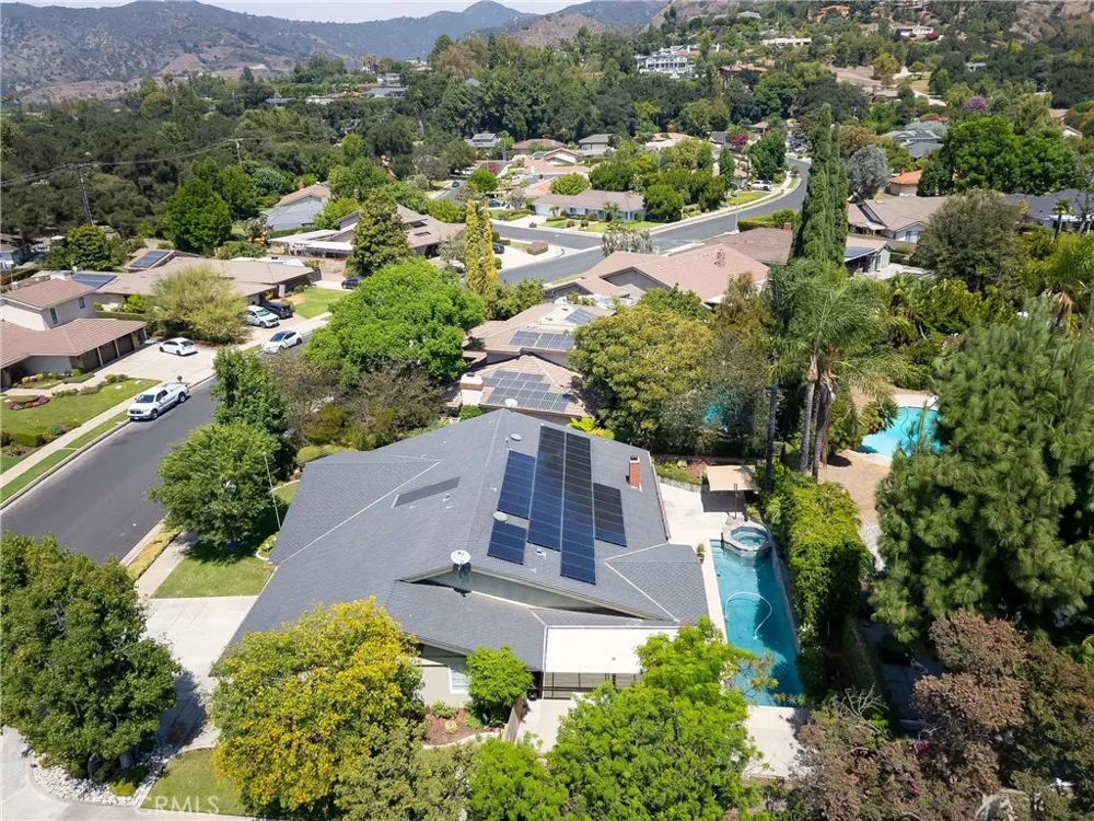 134 Whispering Oaks Glendora, CA 91741