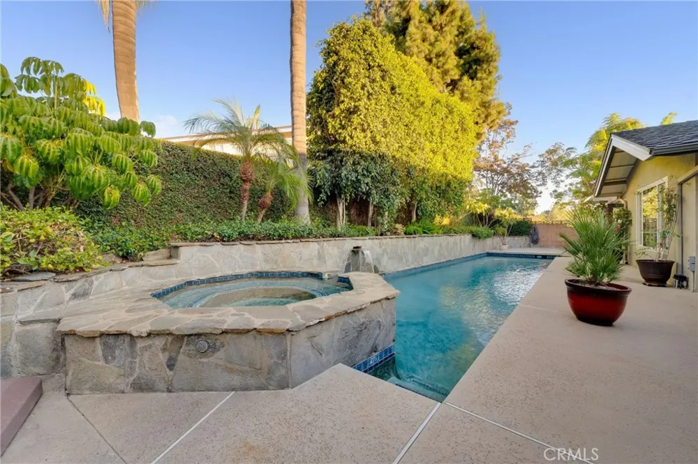 134 Whispering Oaks Glendora, CA 91741