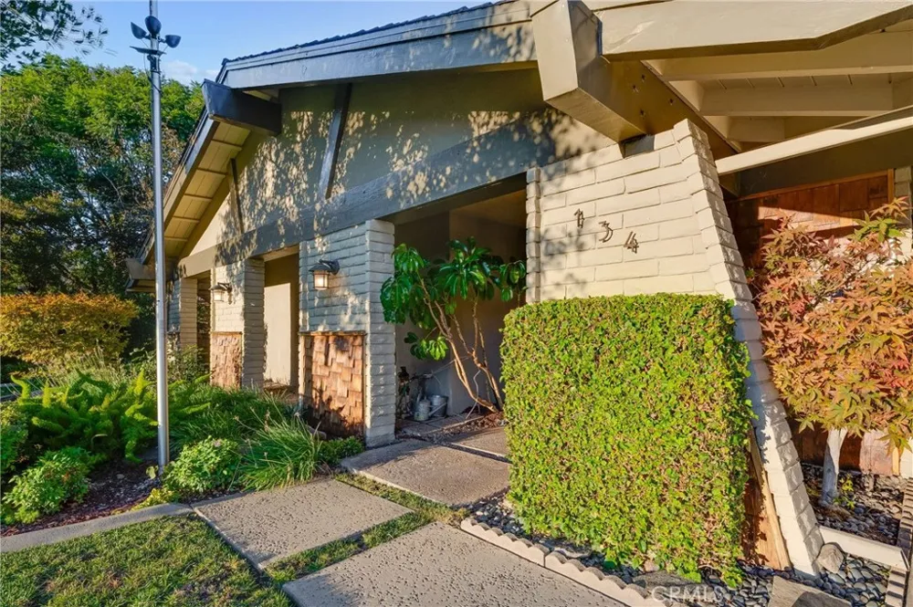 134 Whispering Oaks Glendora, CA 91741