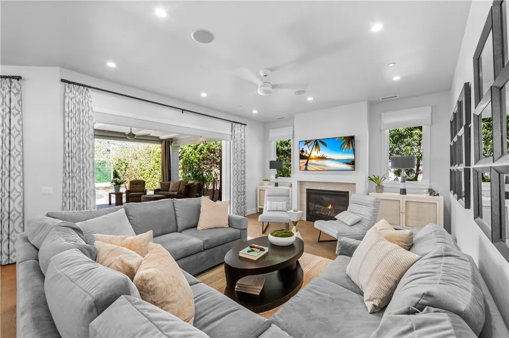 817 Main Street Huntington Beach, CA 92648
