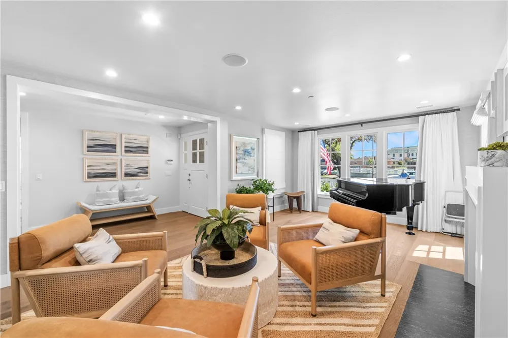 817 Main Street Huntington Beach, CA 92648