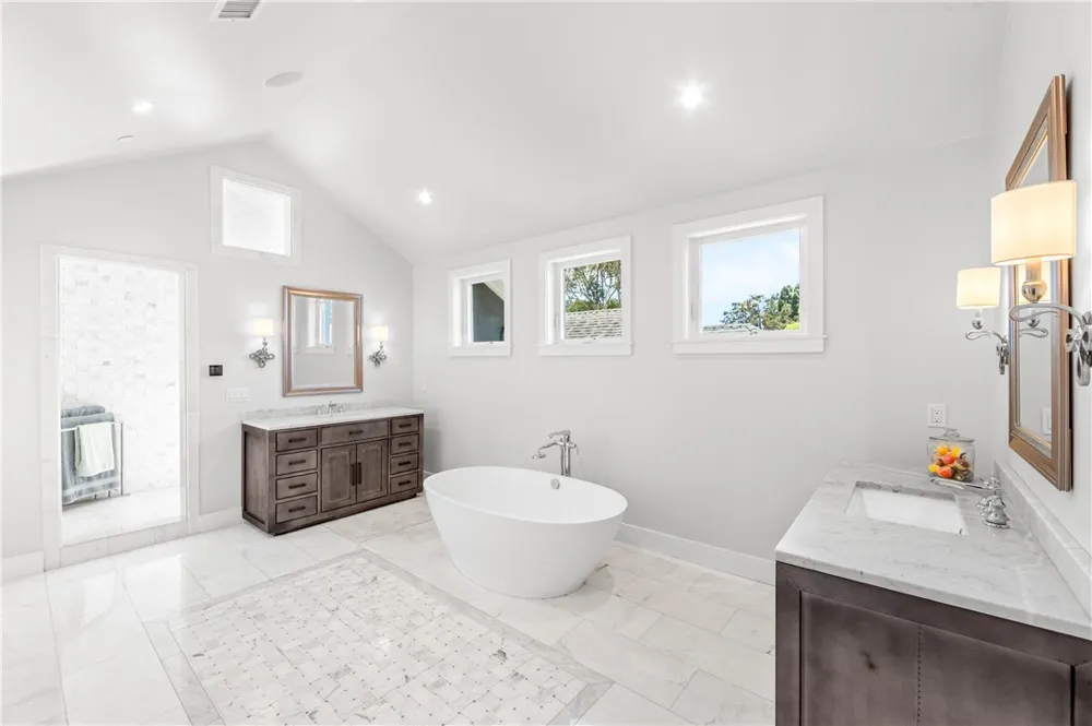 817 Main Street Huntington Beach, CA 92648