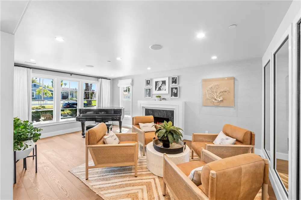 817 Main Street Huntington Beach, CA 92648