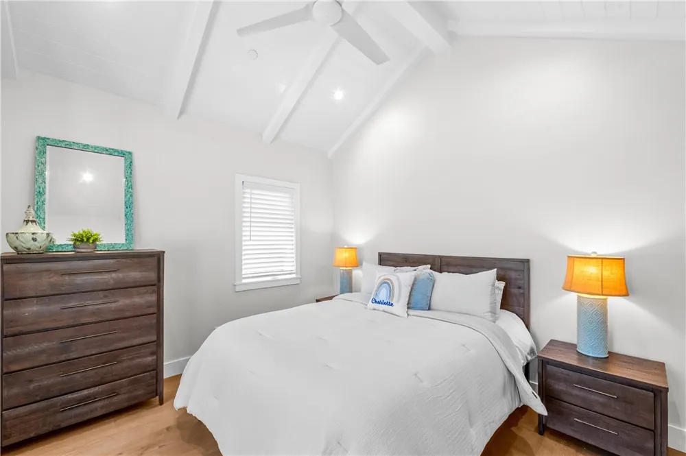 817 Main Street Huntington Beach, CA 92648